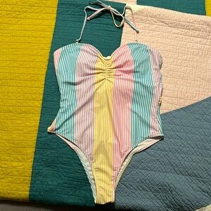 Pastel vibesssss! Super fun striped one piece, like new! Juniors L/Women’s M.